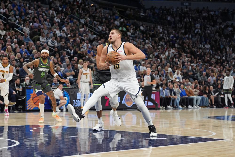 军始终隔着 军始终隔着