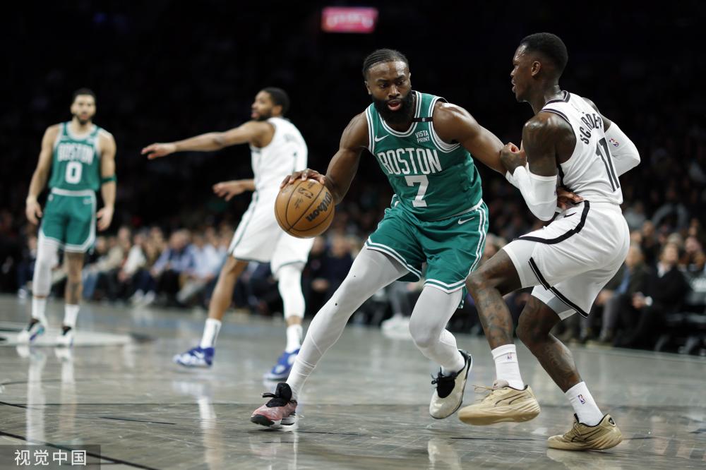 边锋或前锋 边锋或前锋